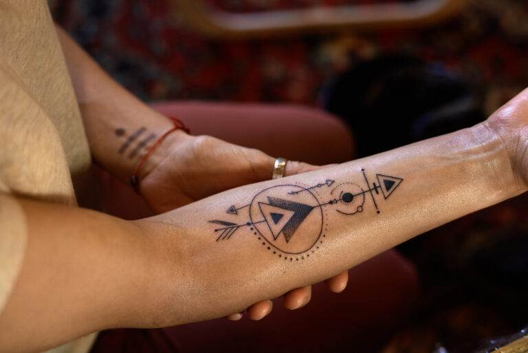 Custom Fine Line Tattoo Artistry: Unleash Your Creativity with Personalized Tattoos